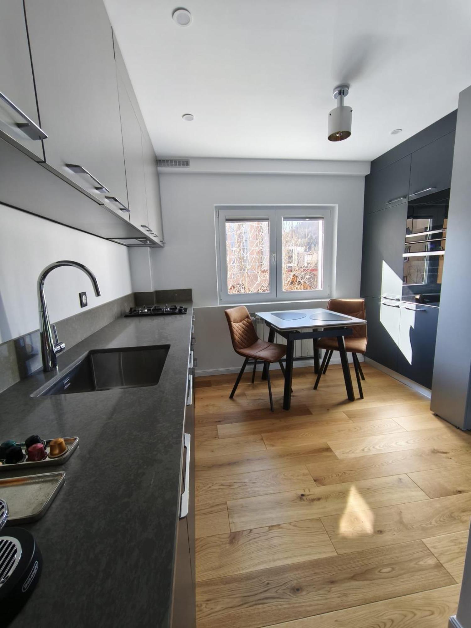 Studio Lux, Elegant & Confortabil Brassó Kültér fotó